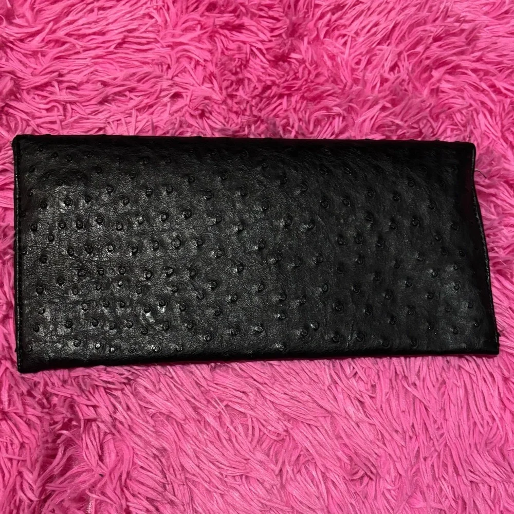 Timeless Envelope Clutch - Picture 3 of 9